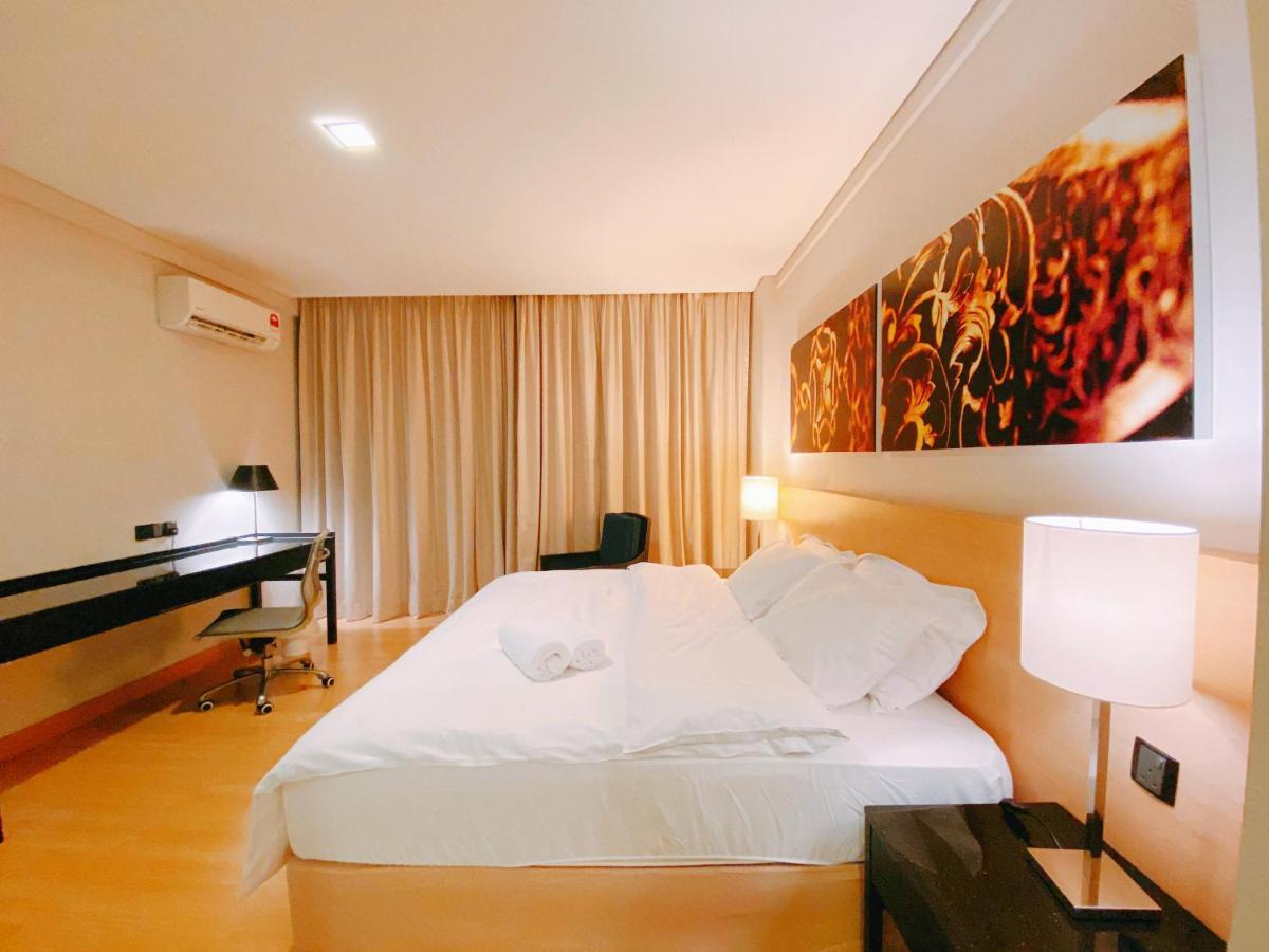 Straits Suite By C Homestay Malacca Exterior photo